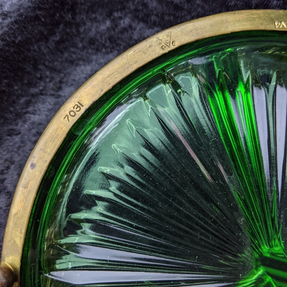 Vintage ornate brass & green glass relish or snack dish - Picture 6 of 10